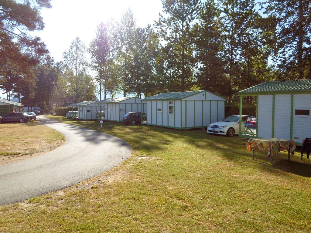 Camping Les Pinasses La Chapelle (Lorraine) Exterior foto
