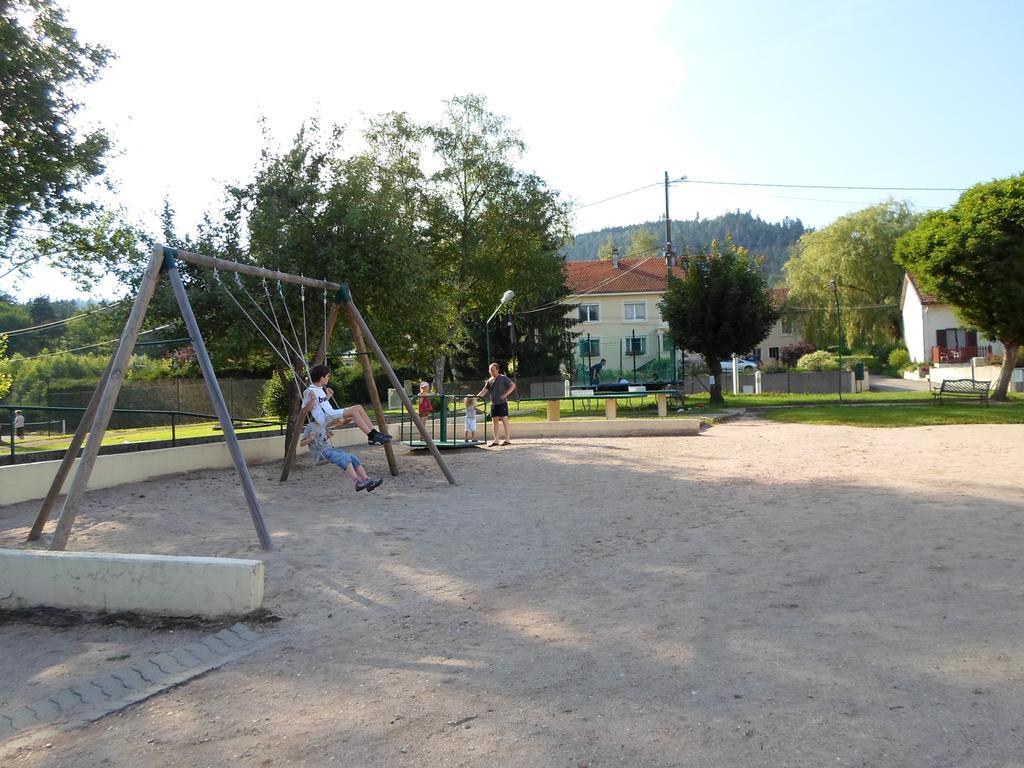 Camping Les Pinasses La Chapelle (Lorraine) Exterior foto